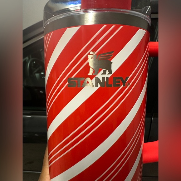 Stanley Candy Cane Twist 40oz Quencher - Picture 3 of 13